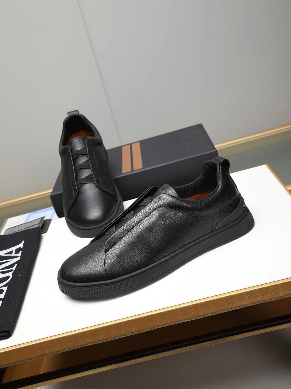 Triple Stitch Negro Cuero Zapatillas