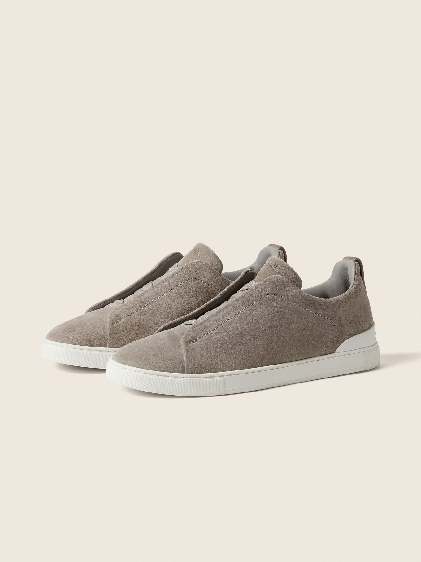 Triple Stitch Gamuza Slip-On Zapatilla – Gris