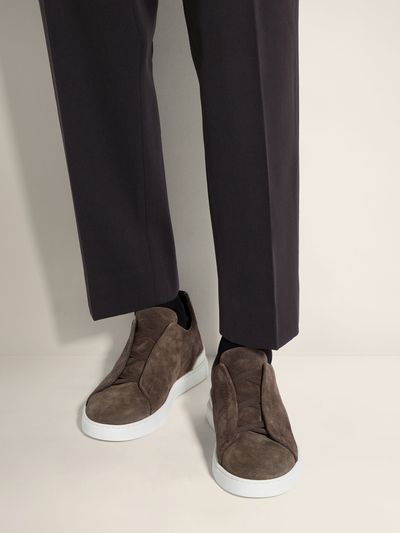 Triple Stitch Gamuza Slip-On Zapatilla – Marrón