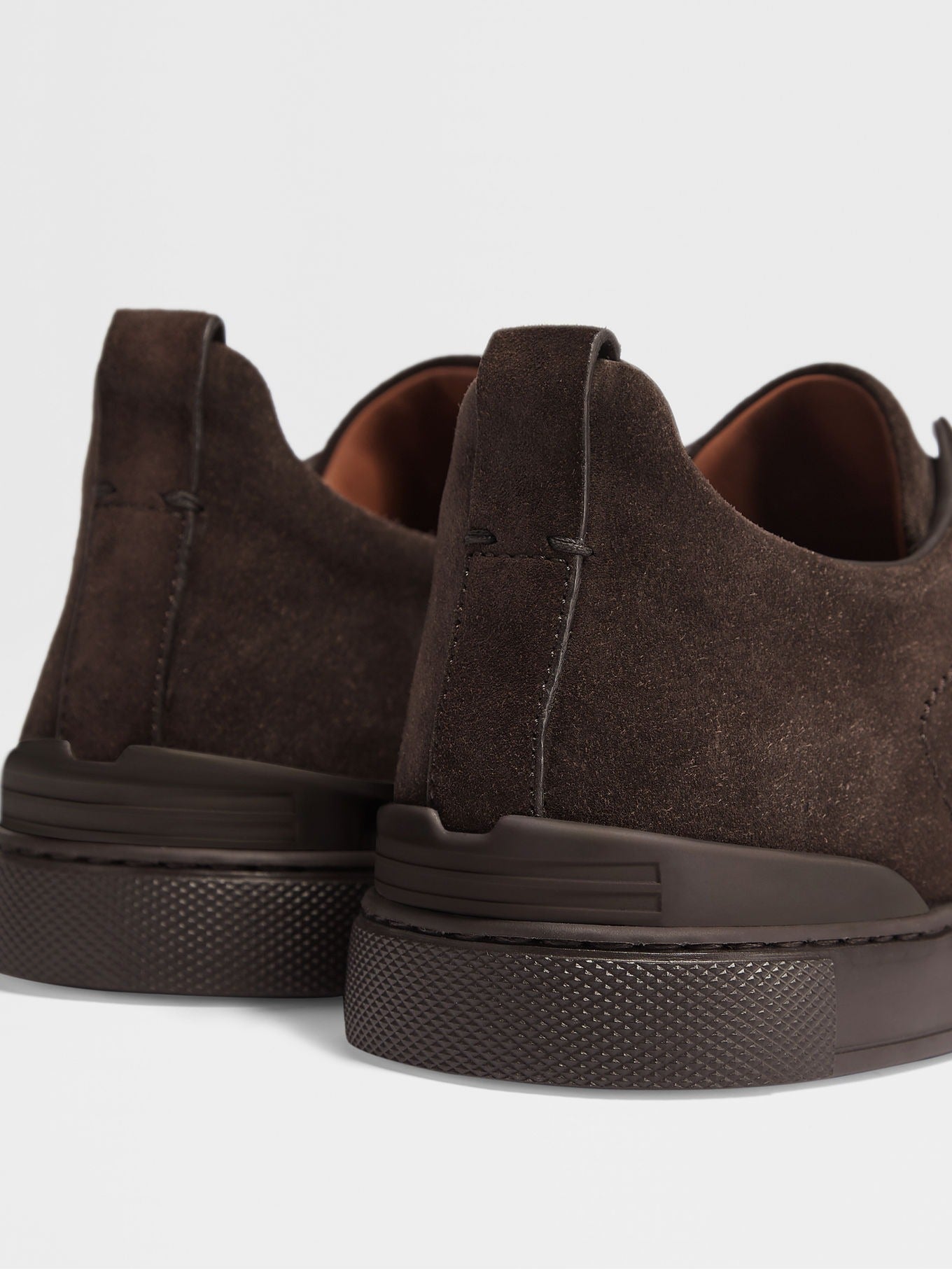 Triple Stitch Gamuza Slip-On Zapatilla – Marrón oscuro