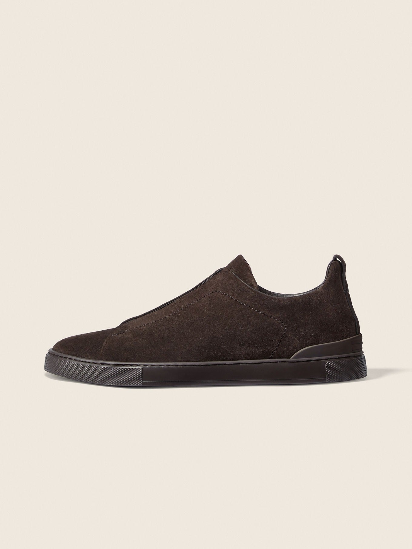Triple Stitch Gamuza Slip-On Zapatilla – Marrón oscuro