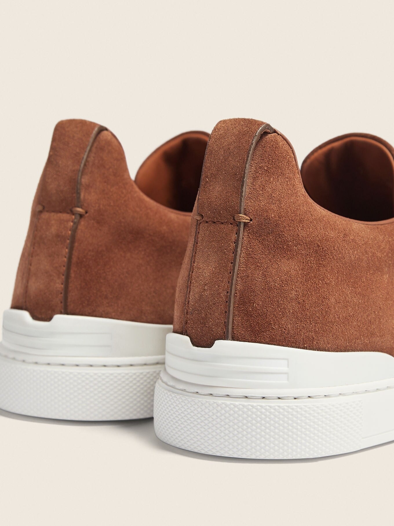 Triple Stitch Gamuza Slip-On Zapatilla – Tabaco
