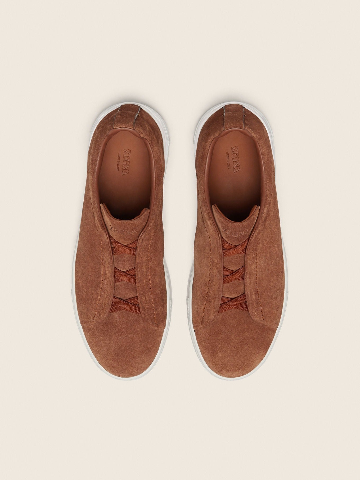 Triple Stitch Gamuza Slip-On Zapatilla – Tabaco