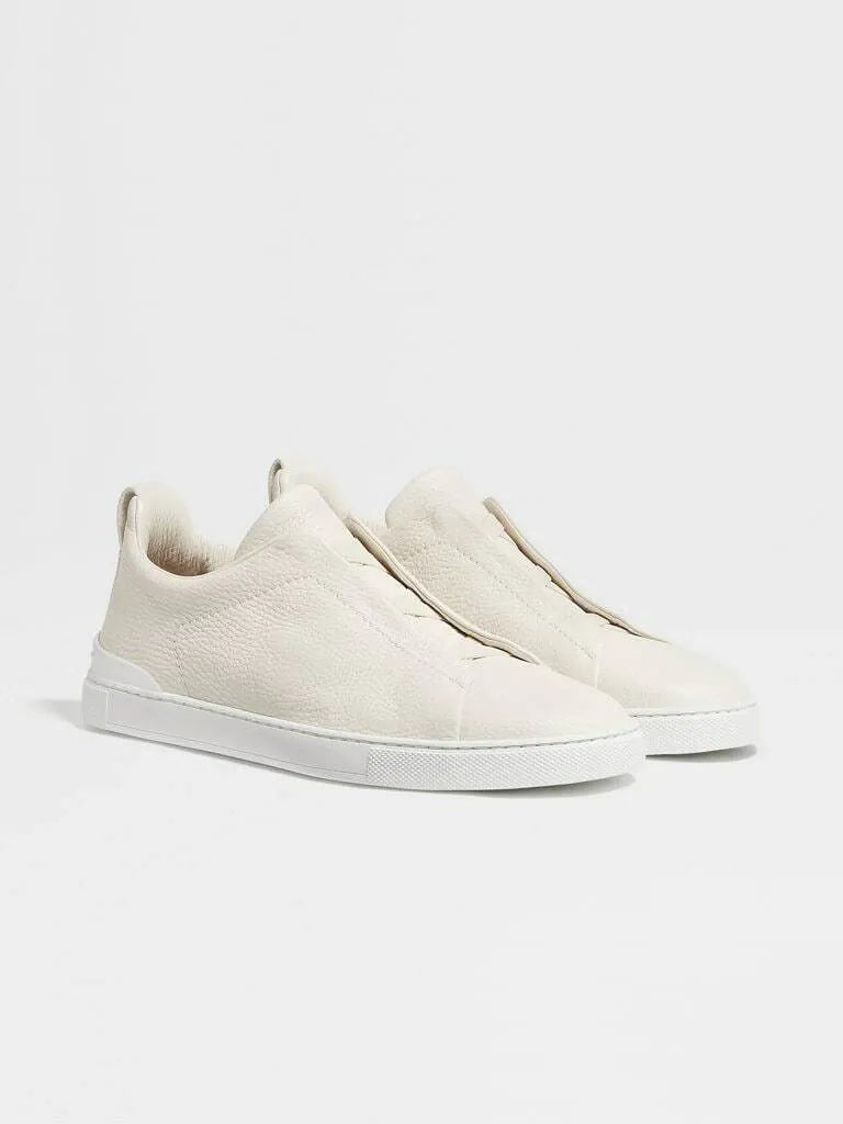 Triple Stitch Grained Cuero Zapatillas – Off-Blanco