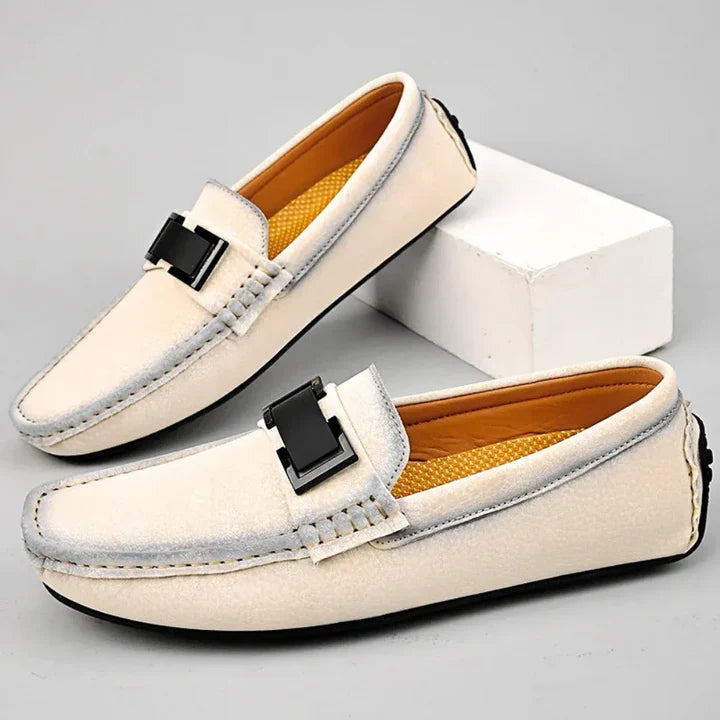 Mocasines Cuero Suave Detalle Metálico - Negro