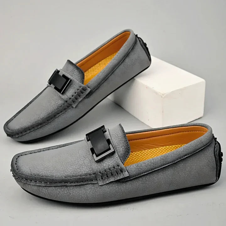 Mocasines Cuero Suave Detalle Metálico - Negro