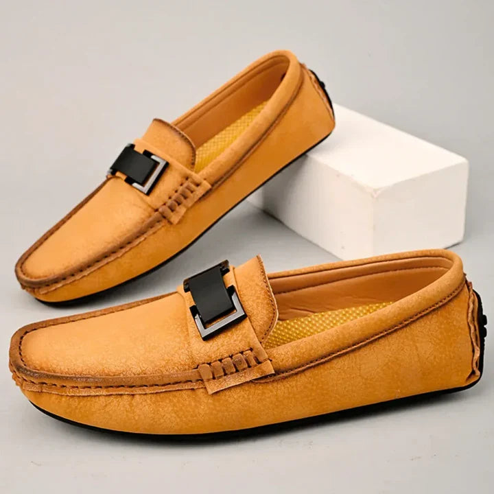 Mocasines Cuero Suave Detalle Metálico - Negro