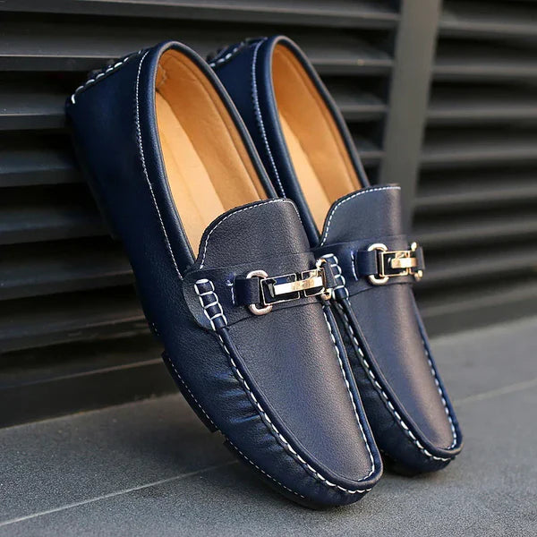 Mocasines Cuero Detalle Metálico - Negro