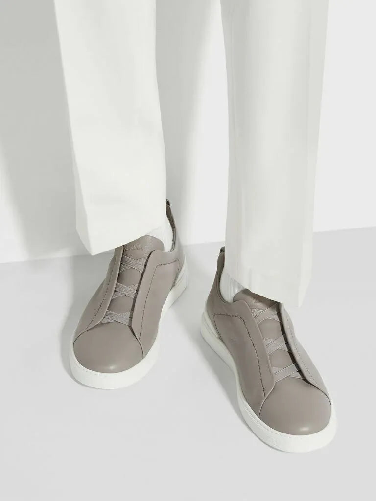 Triple Stitch Cuero Zapatillas – Gris