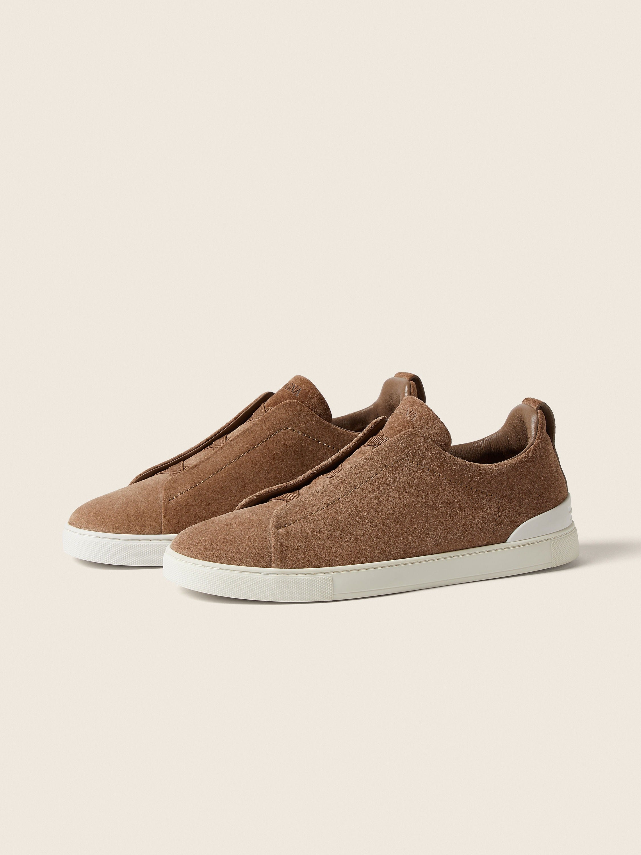 Triple Stitch Suede Slip-On Zapatilla – Dark Beige