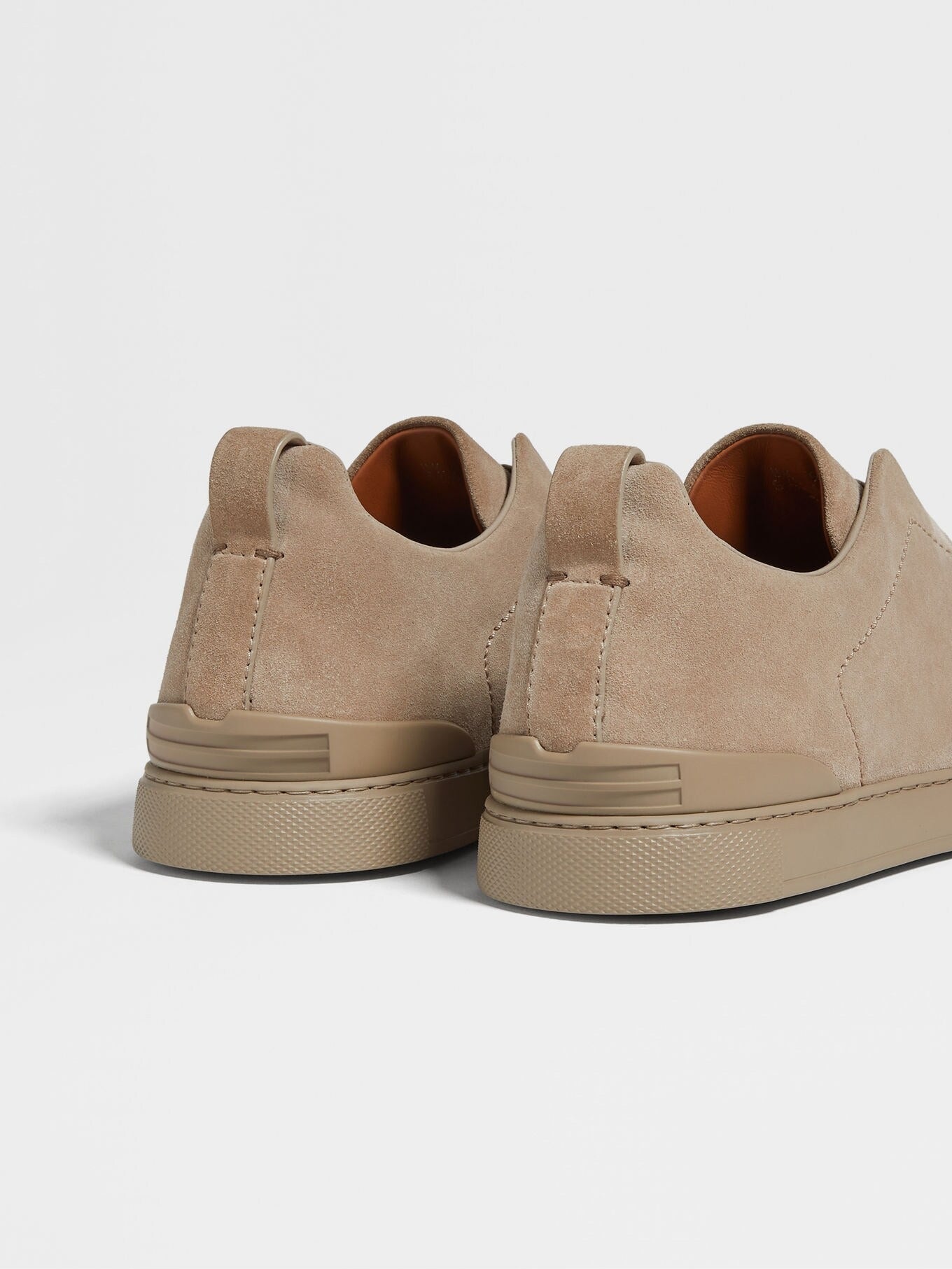 Triple Stitch Gamuza Slip-On Zapatilla – Beige claro