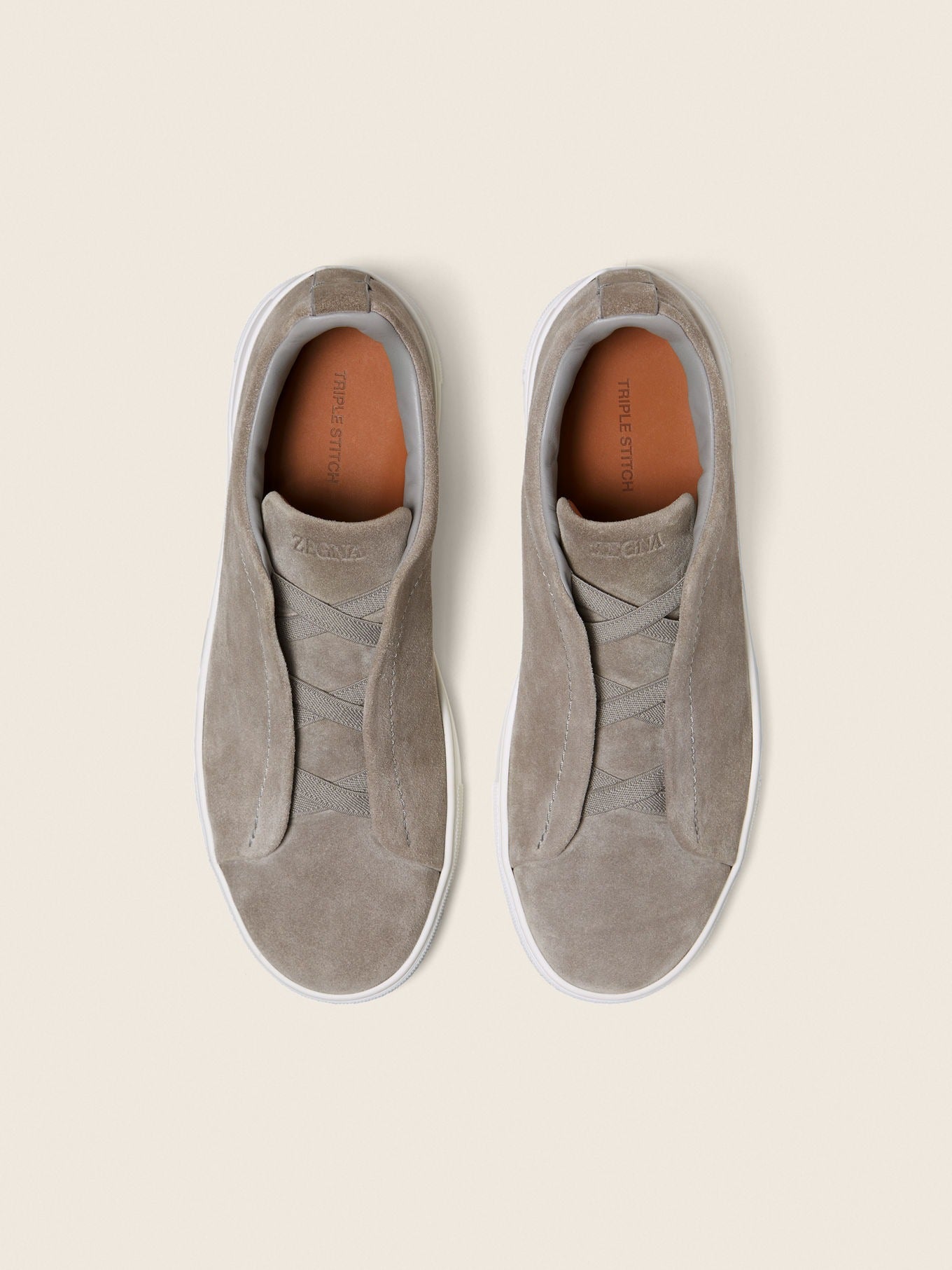 Triple Stitch Gamuza Slip-On Zapatilla – Gris