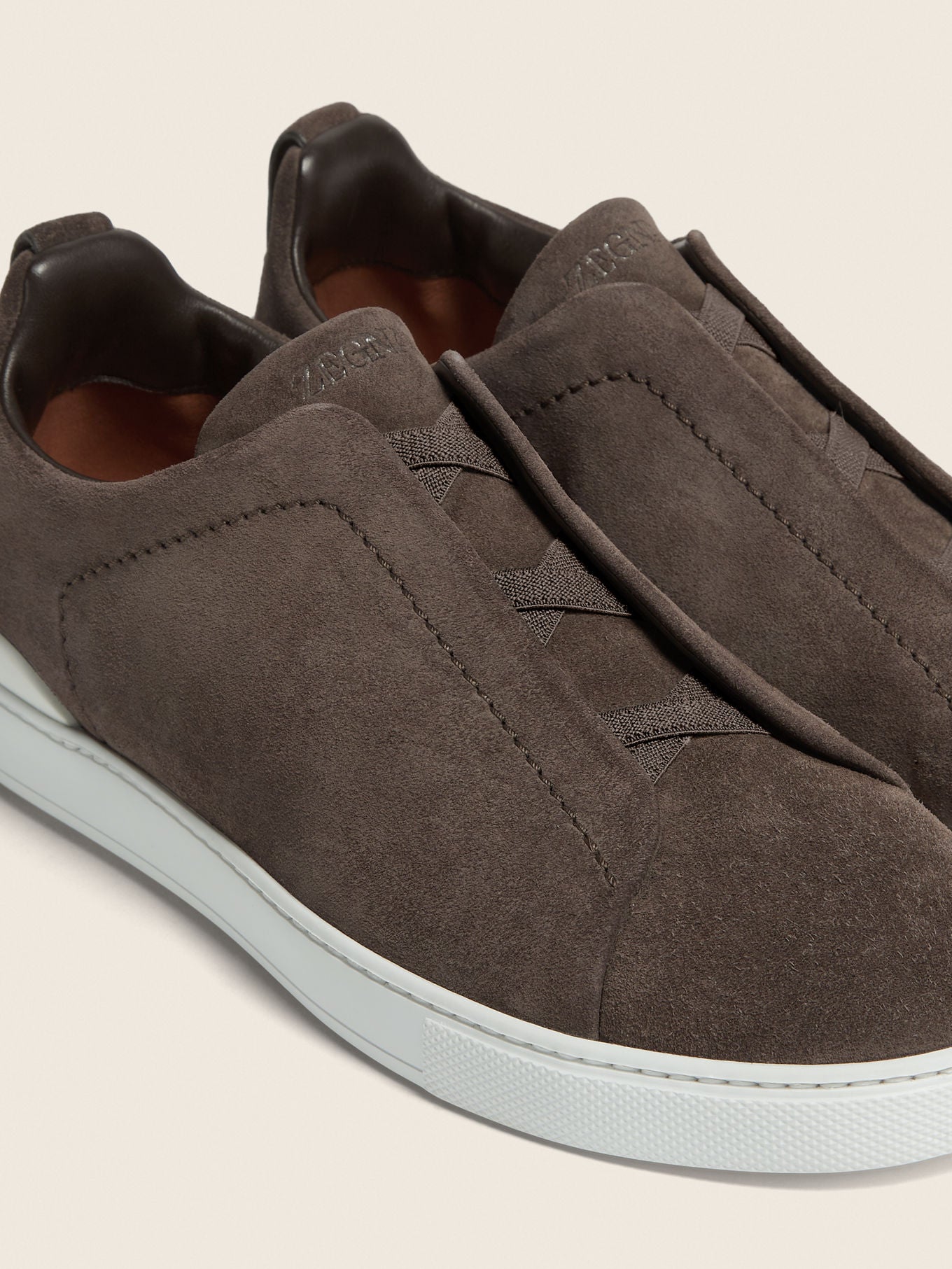 Triple Stitch Gamuza Slip-On Zapatilla – Marrón