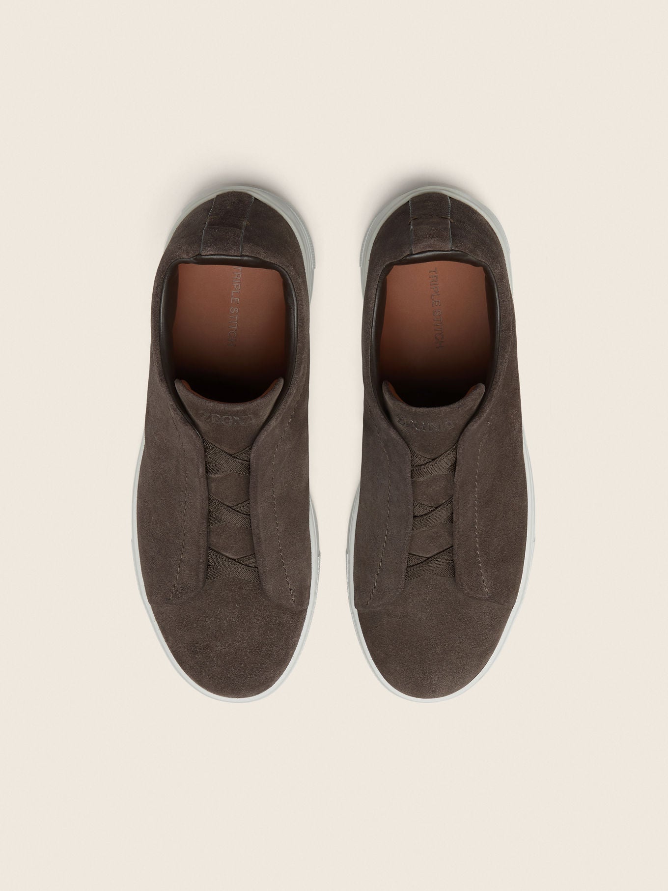 Triple Stitch Gamuza Slip-On Zapatilla – Marrón