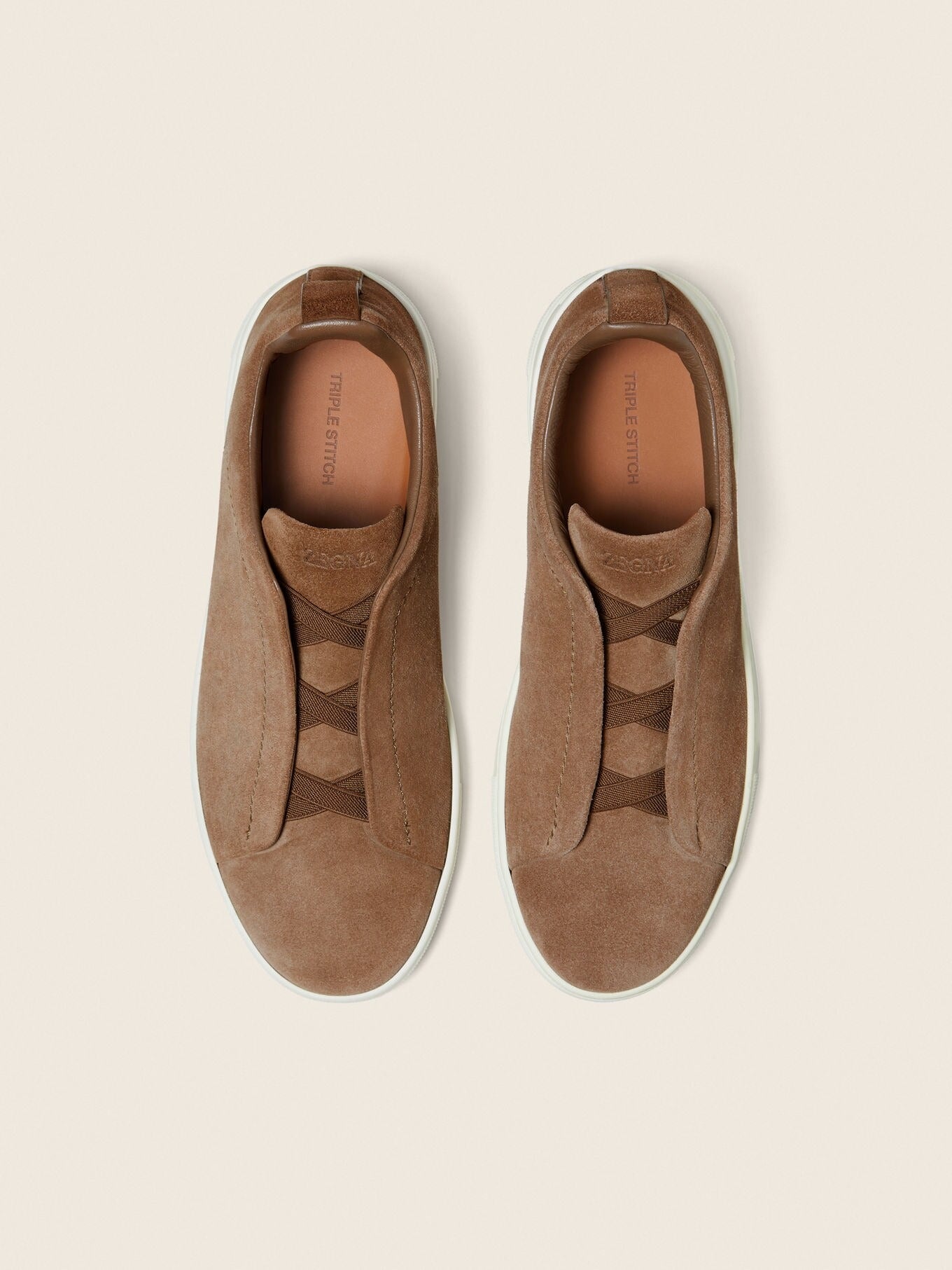Triple Stitch Gamuza Slip-On Zapatilla – Beige oscuro