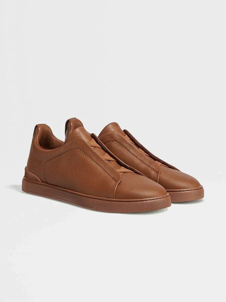 Triple Stitch Grained Cuero Zapatillas – Marrón